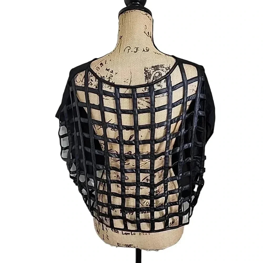 Good Time Caged Back Blouse. Size Large - Picture 3 of 7